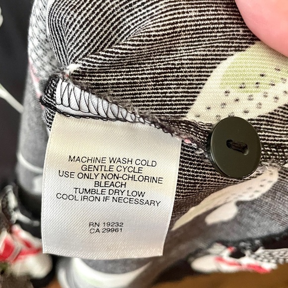 Alfred Dunner women’s plus size short sleeve floral button top 16 black white - Picture 7 of 7